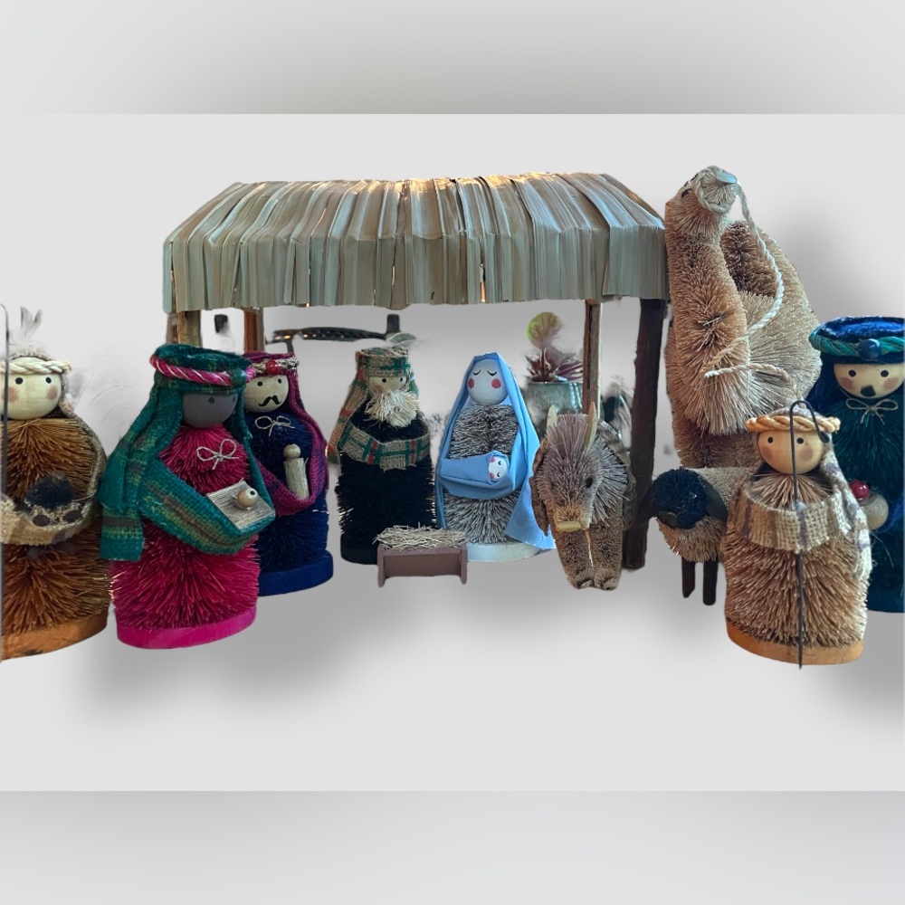 12 pc nativity  Set, with barn, handmade bristle brush, like new, excellent cond